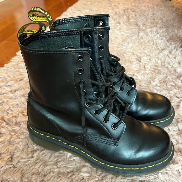 ORIGINAL DOC MARTENS- Size 7 - Picture 1 of 6